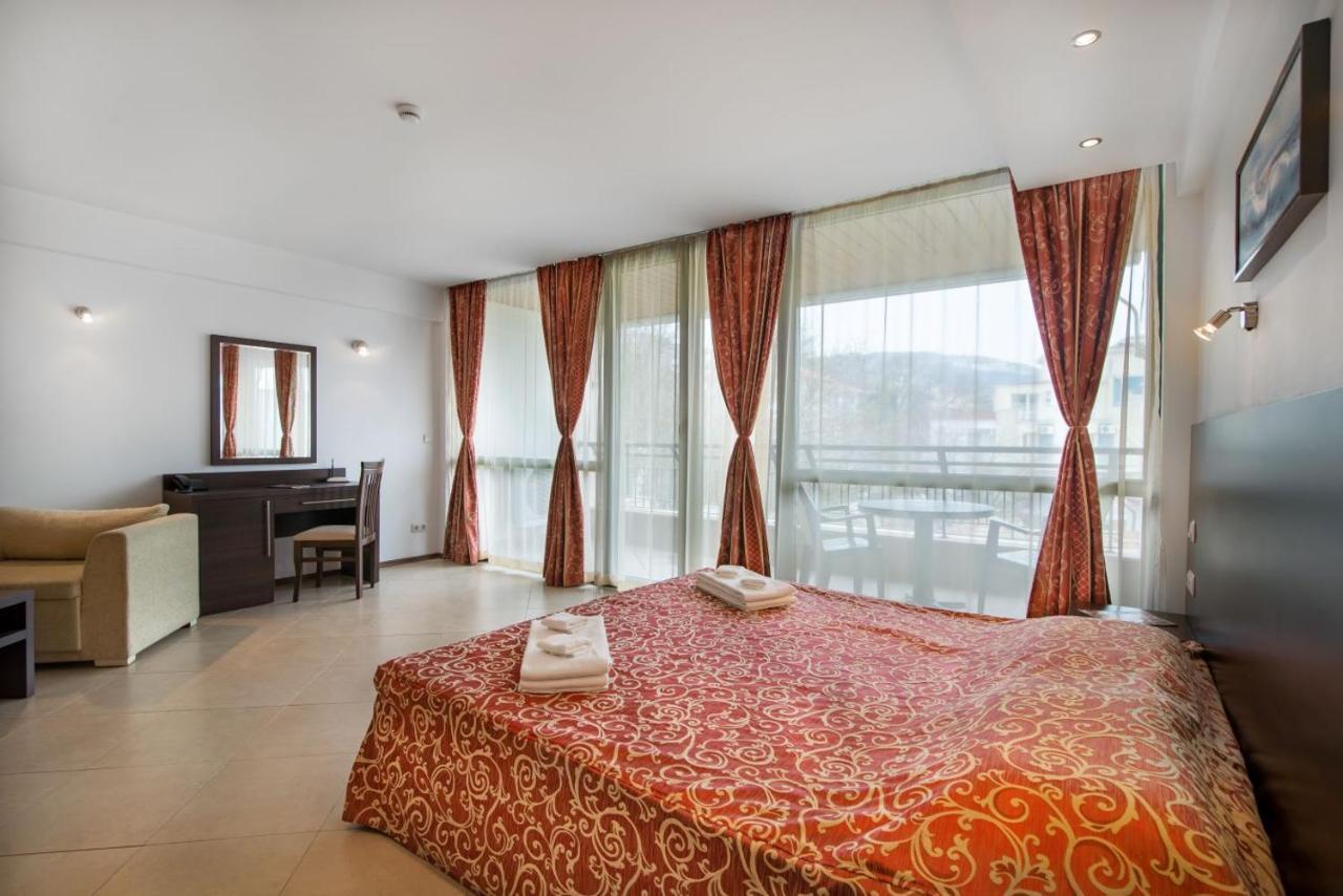 Spacious Studio With Balcony & Pool By The Marina Balcsik Kültér fotó