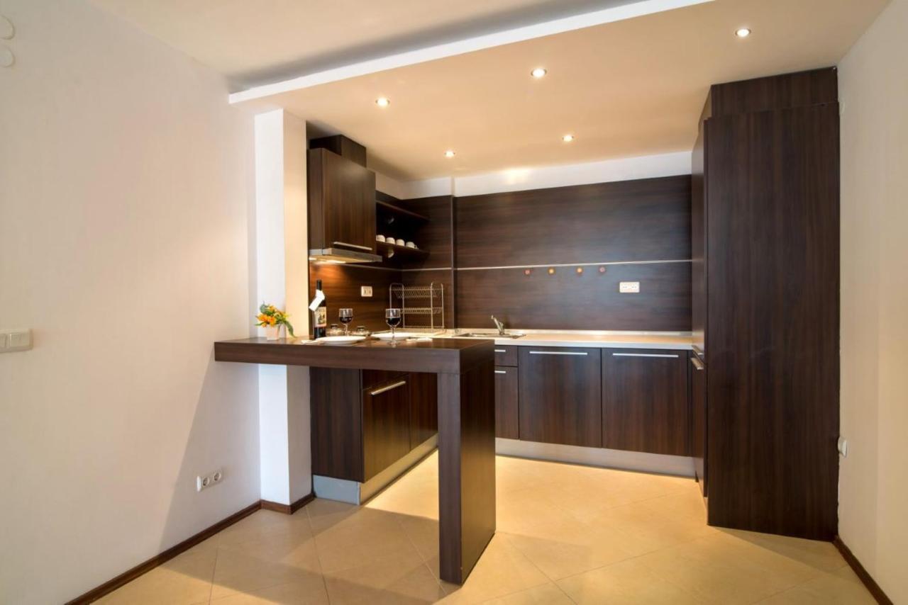 Spacious Studio With Balcony & Pool By The Marina Balcsik Kültér fotó