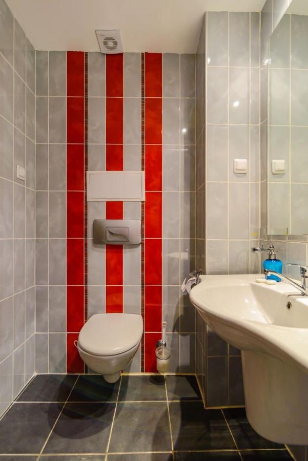 Spacious Studio With Balcony & Pool By The Marina Balcsik Kültér fotó