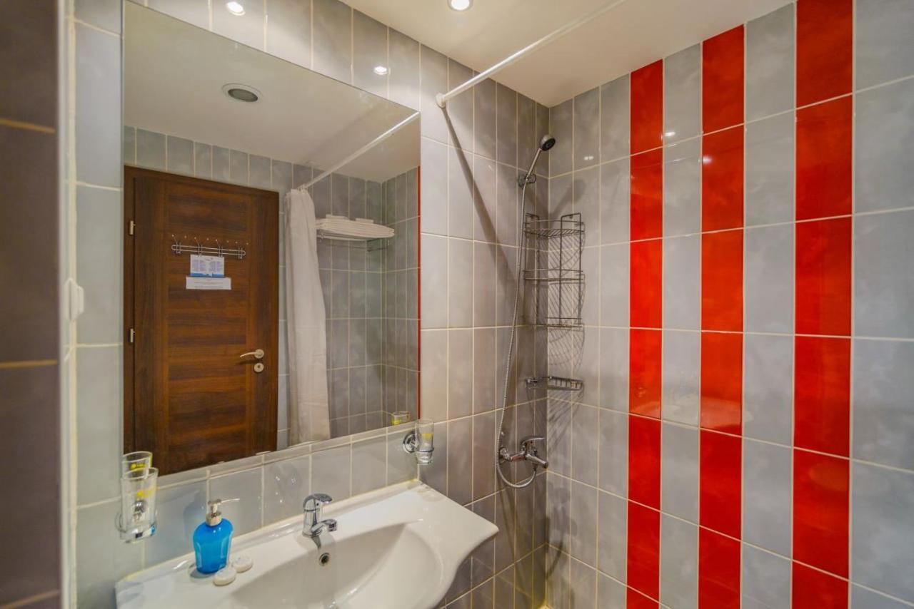 Spacious Studio With Balcony & Pool By The Marina Balcsik Kültér fotó
