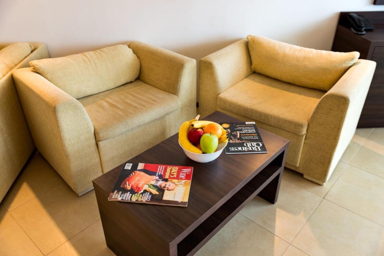 Spacious Studio With Balcony & Pool By The Marina Balcsik Kültér fotó